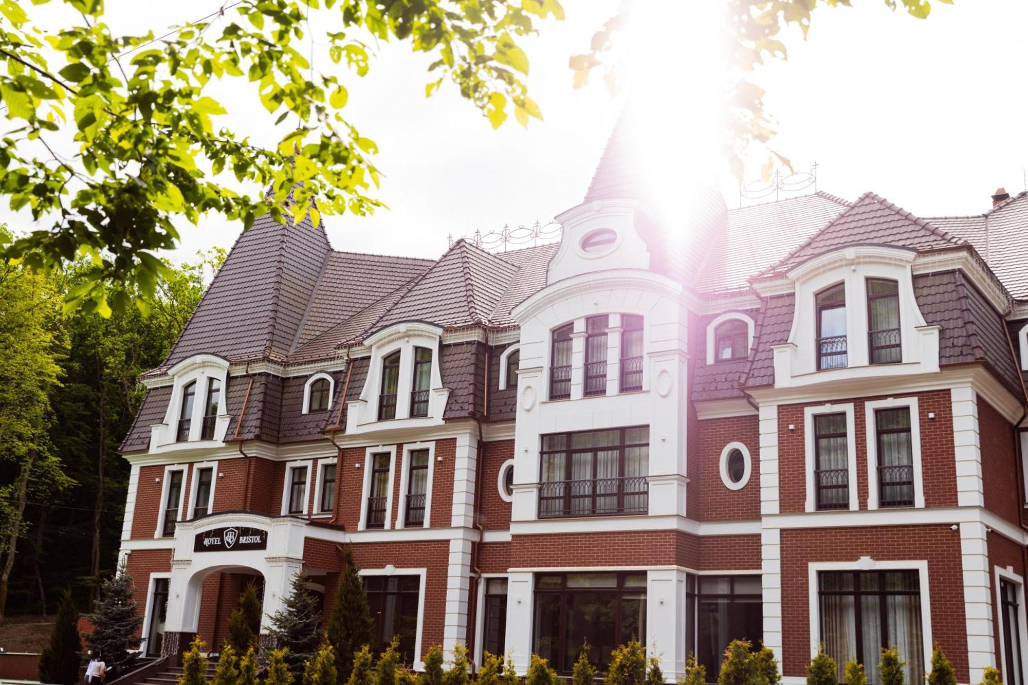 Park Hotel Bristol Uzhhorod Exterior foto
